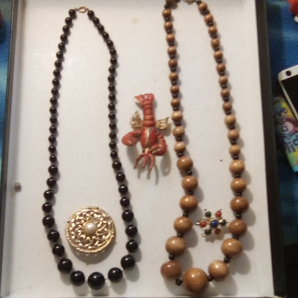 Vintage Lot of Brooches & Bead Necklaces
